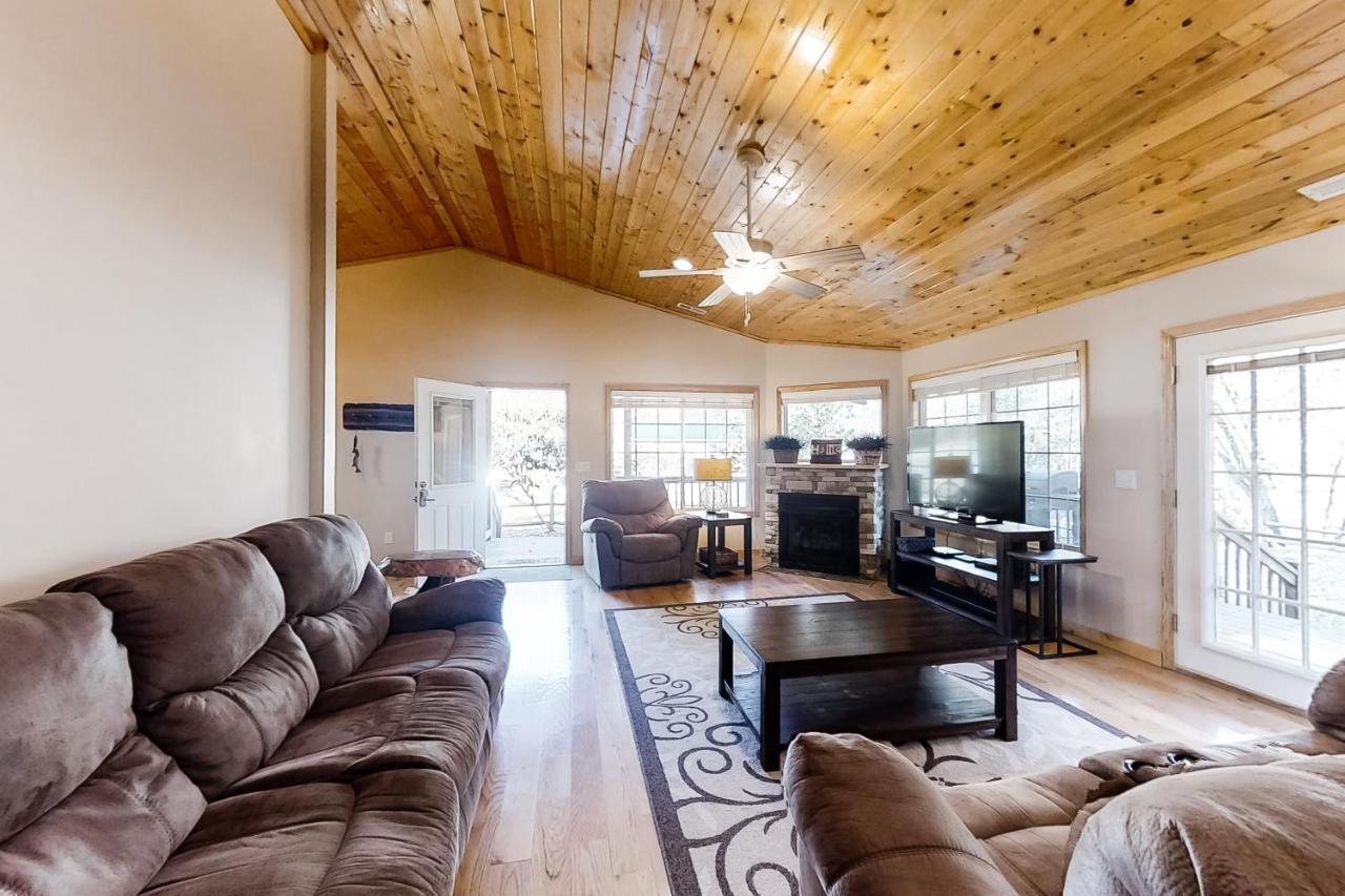 3 Bed 2 Bath Vacation Home In 위티어 외부 사진
